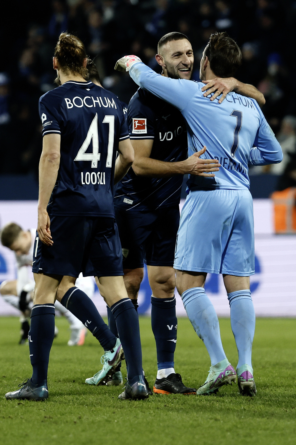 客场逆袭！波鸿战获胜，德甲保级前景明朗的简单介绍