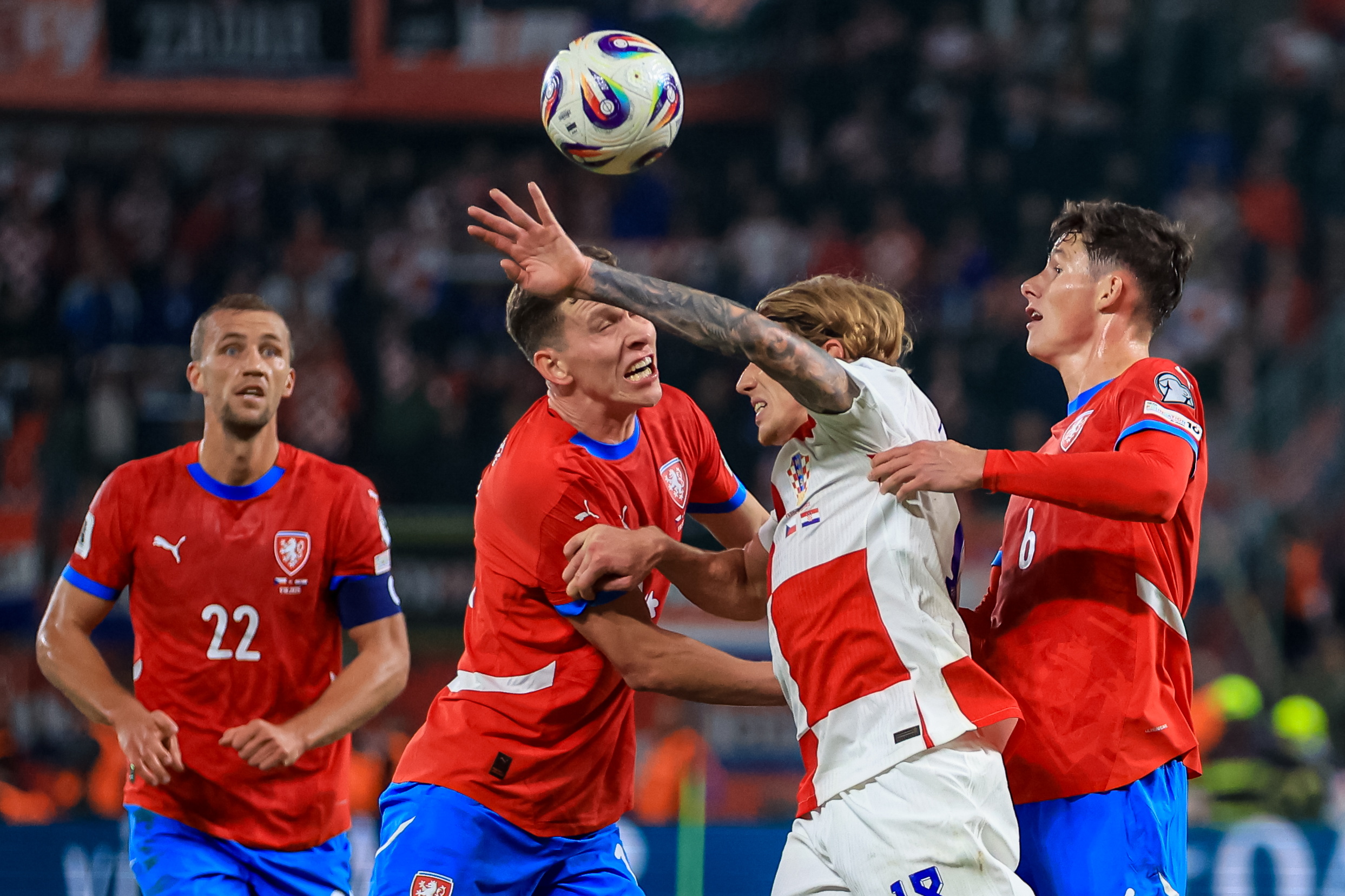 九州娱乐-佛罗伦萨客场战平，争夺欧联杯资格进展缓慢(佛罗伦萨战绩)